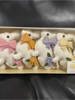 Cottontail Lane Easter Bunny Garland - Easter Bunnies with Bows Garland
